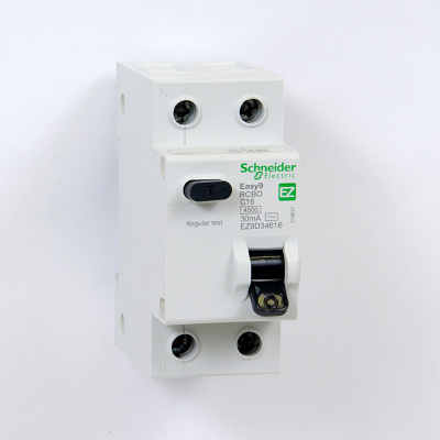 EZ9D34616 | Дифференциальный автомат Easy9, 1p+N 16А, кривая C, 30мА, тип AC, 4,5кА, Schneider Electric