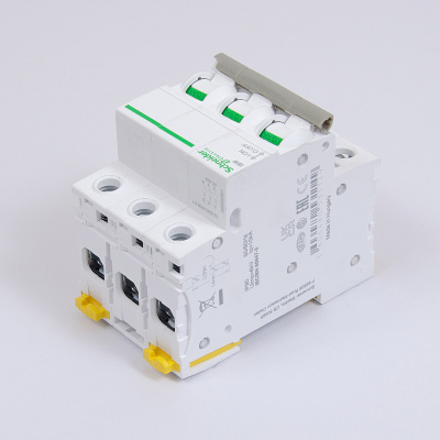 A9S65391 | Выключатель нагрузки, серия  iSW, 3p, 100А, Schneider Electric