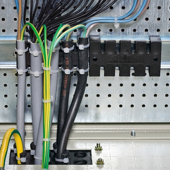 NSYSCCDINLG140 | Пластиковый держатель для кабелей на DIN-рейку, Schneider Electric