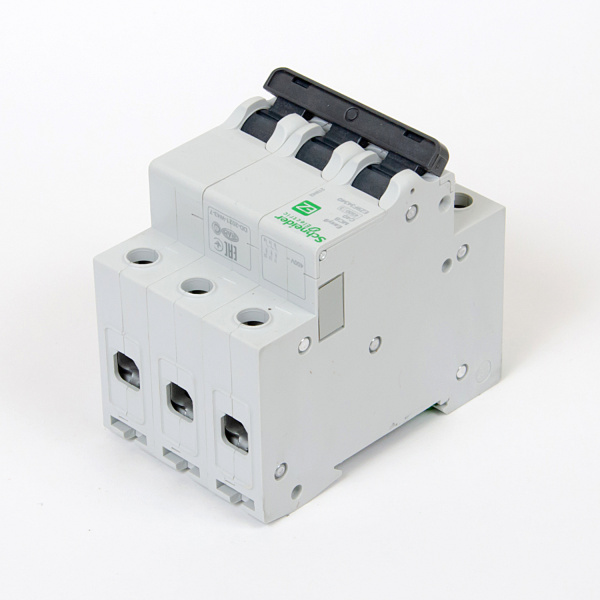 EZ9F34340 | Easy9, 3p, 40А, кривая C, 4,5кА — Автоматический выключатель, Schneider Electric