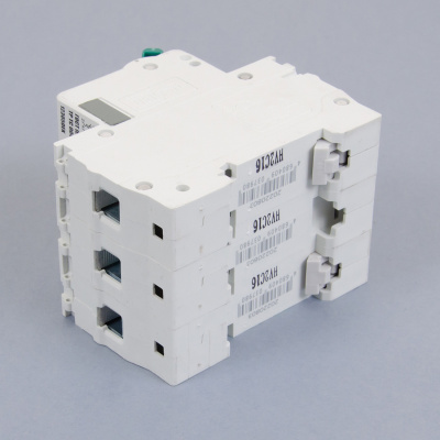 12090DEK | Автоматический выключатель ВА-103, 3P, 16А, кривая C, 6кА, Dekraft